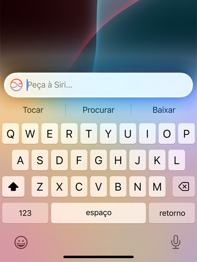 Um campo de texto na parte superior do teclado do iPhone diz: Pedir à Siri.