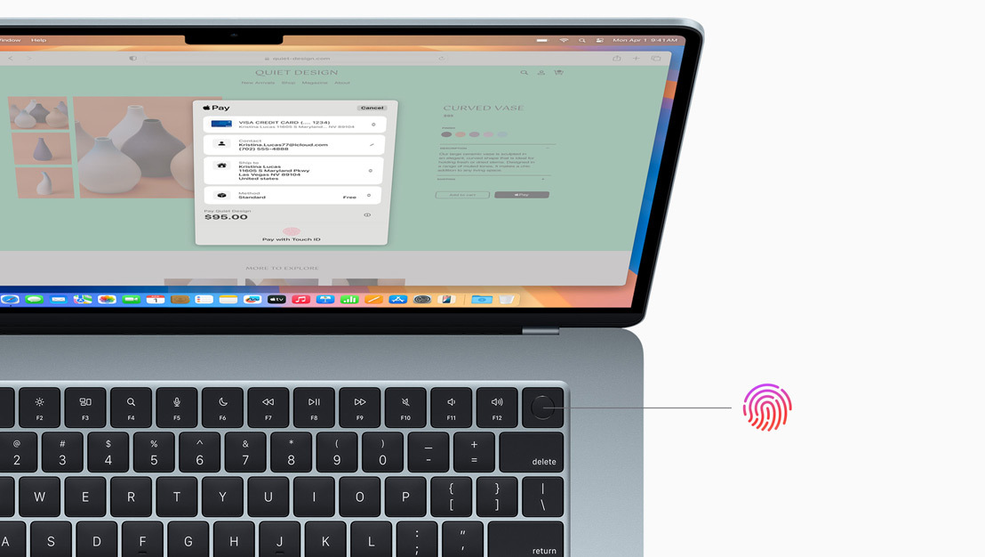 Un MacBook Air bleu ciel ouvert, avec indication de l’emplacement du bouton Touch ID.