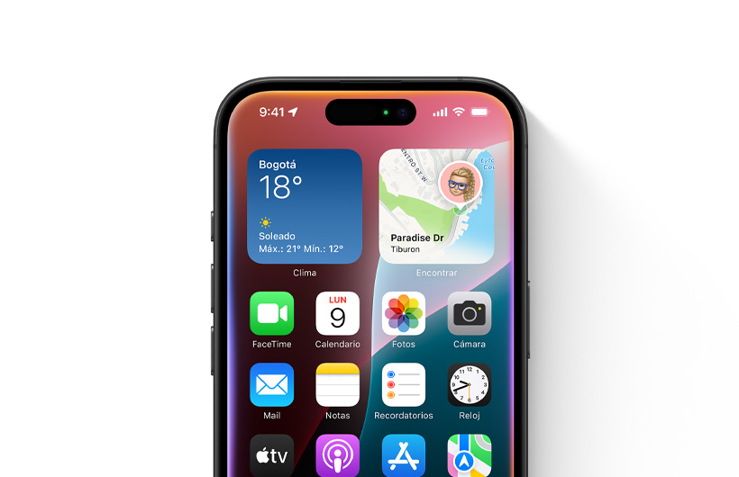 Un brillo suave, colorido y apenas perceptible rodea el borde de un iPhone que muestra la pantalla de inicio