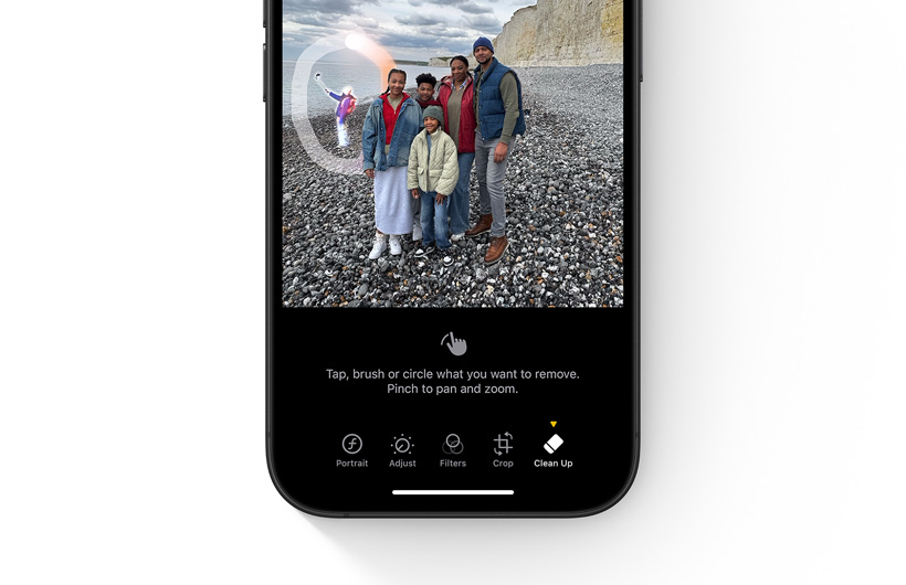  UI of the Clean Up experience shows a highlighted object in the background of a photo selected to remove