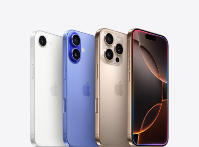 화이트 색상의 iPhone 16e, 울트라마린 색상의 iPhone 16, 데저트 티타늄 색상의 iPhone 16 Pro 그리고 전면을 보여주는 iPhone 화면