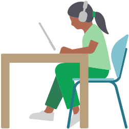 一位女士戴著 AirPods Max，坐在桌前使用 iPad
