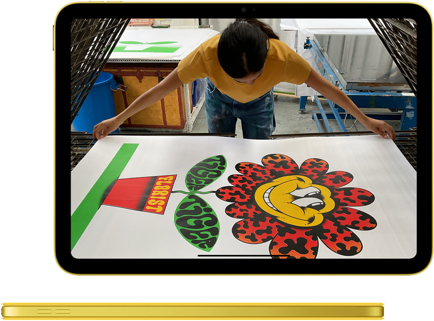 iPad 上的相片 app，圖中還展示黃色 iPad 的側面，它配上相襯的智慧型摺套