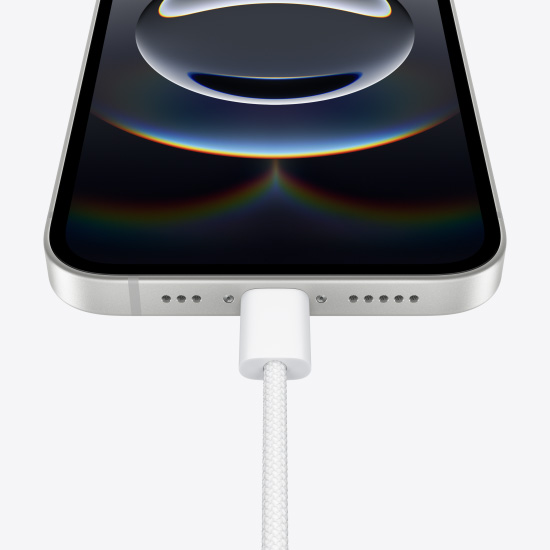 iPhone 16e USB-C 連接埠。