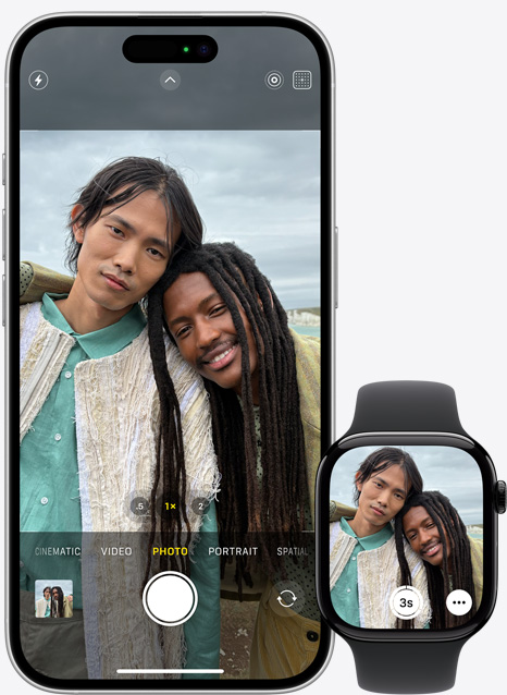 示範使用 iPhone 與 Apple Watch 的接續互通功能。