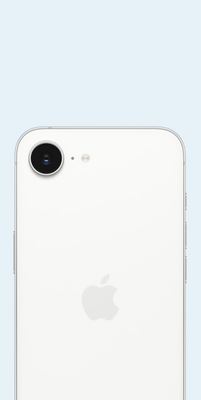 白色 iPhone 16e 的背面圖，展示採用循環再造物料和相機。