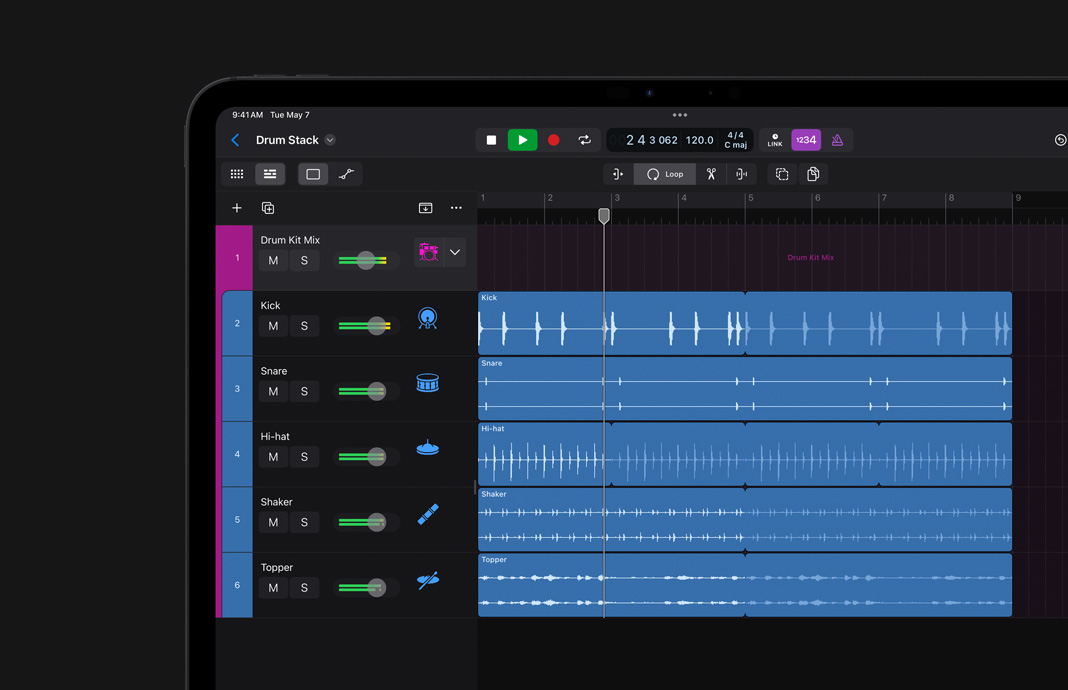 iPad 版 Logic Pro 的用户介面，展示分組演奏音軌以整齊堆疊的方式整合在一起。