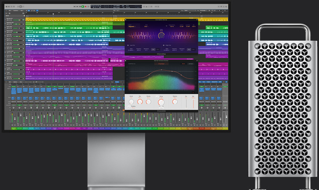 Mac Pro 旁邊的顯示器正展示大型多音軌 Logic Pro 專案。
