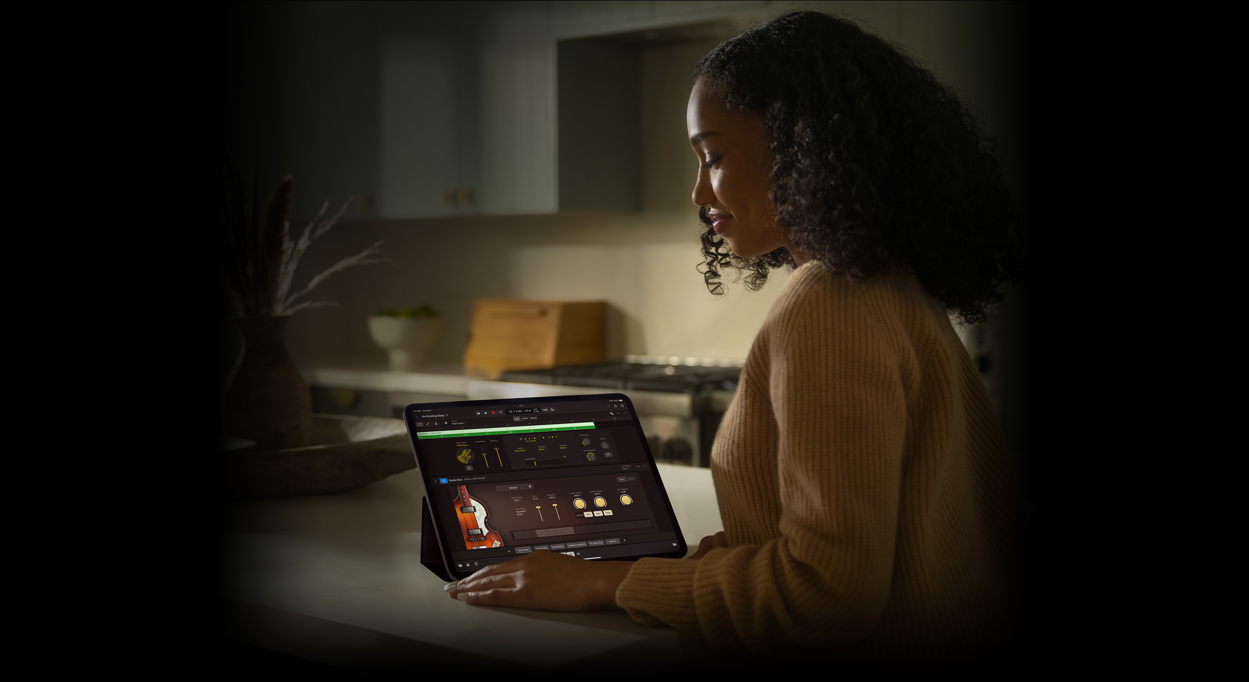 一位用户在 iPad 版 Logic Pro 上使用 Session Player。