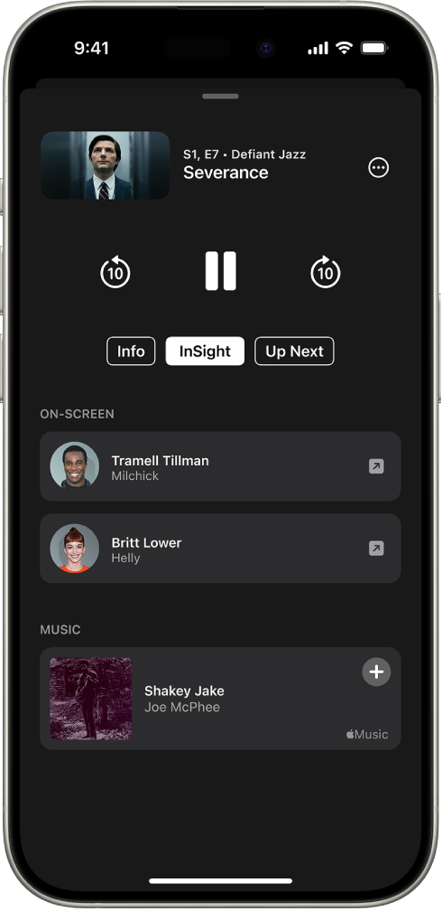 Apple TV செயலியில் கூடுதல் விவரங்கள் திரை காட்டப்பட்டுள்ளது, நிகழ்ச்சியில் உள்ள நடிகர்களும் பிளே ஆகும் இசையும் மேற்புறத்தில் உள்ளன.
