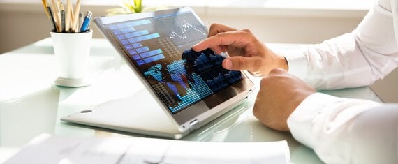 Financial Analytics Solution Smoothly Handling 500+ Concurrent Reports